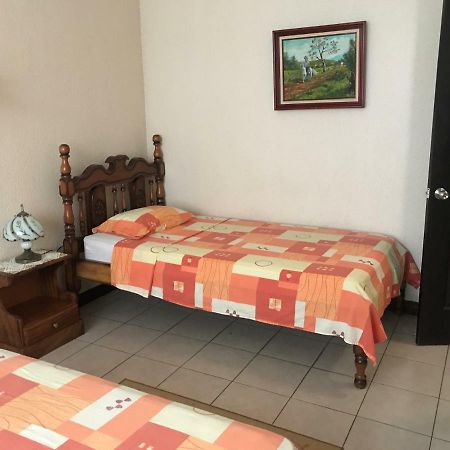 Casa Del Suizo Bed & Breakfast Desamparados  ภายนอก รูปภาพ