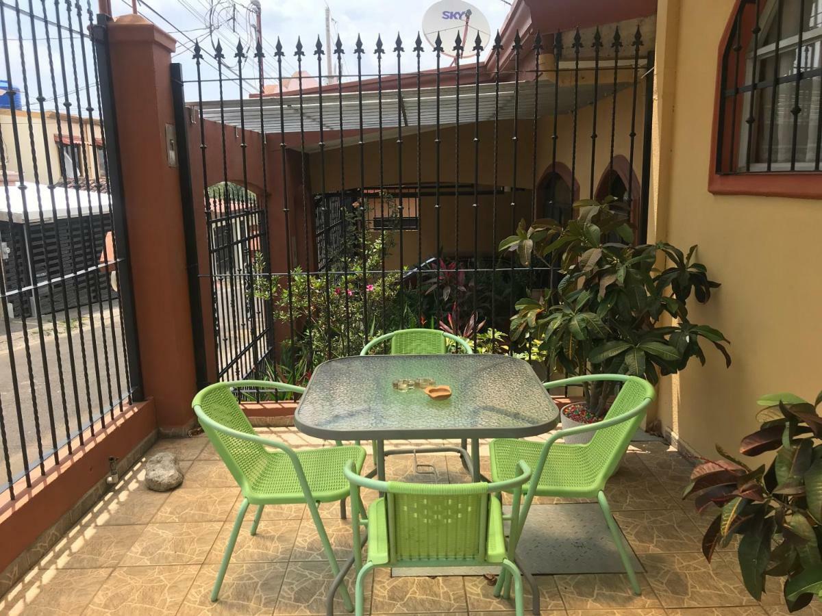Casa Del Suizo Bed & Breakfast Desamparados  ภายนอก รูปภาพ