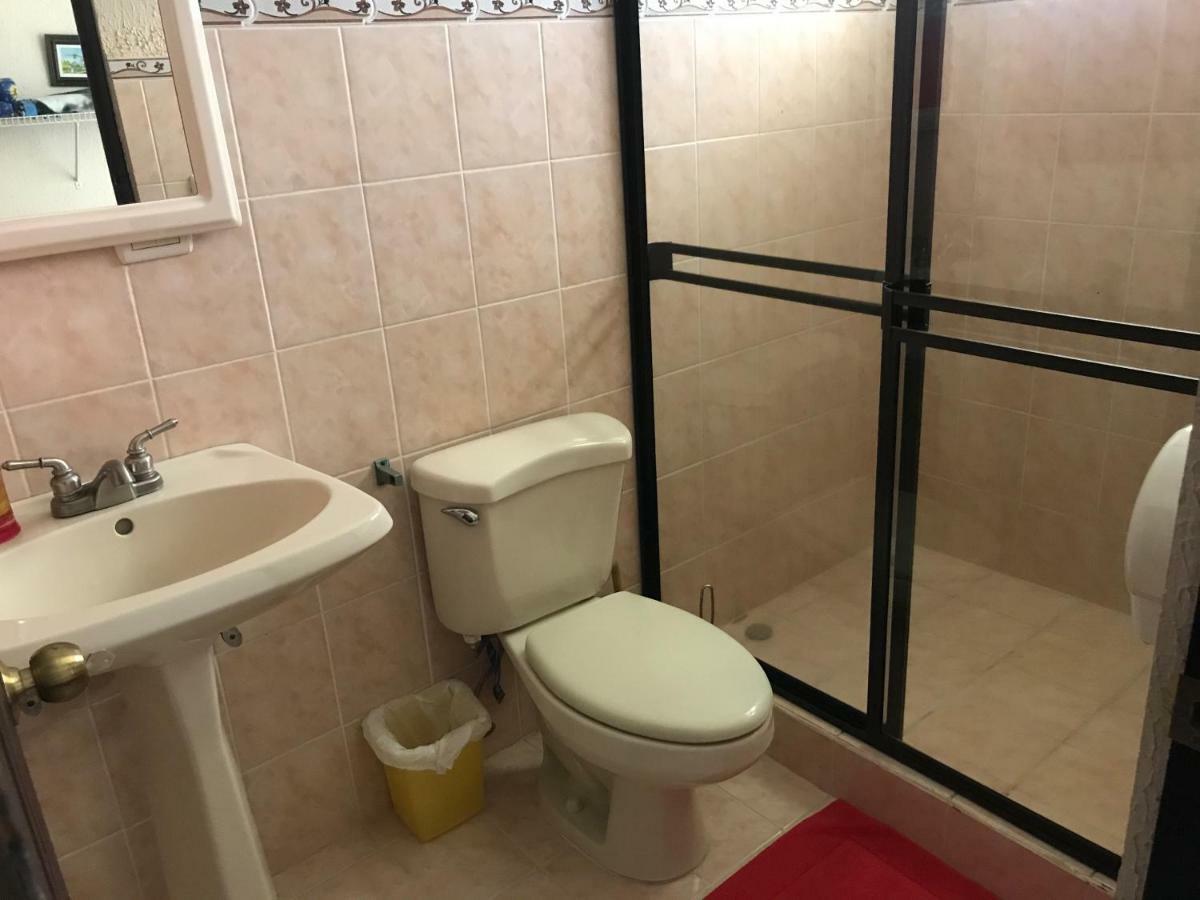 Casa Del Suizo Bed & Breakfast Desamparados  ภายนอก รูปภาพ