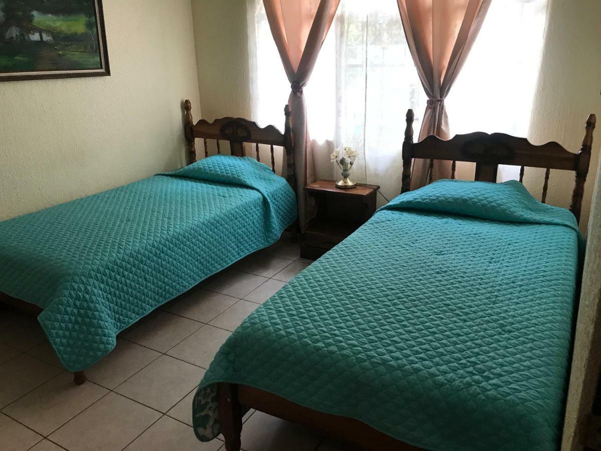 Casa Del Suizo Bed & Breakfast Desamparados  ภายนอก รูปภาพ