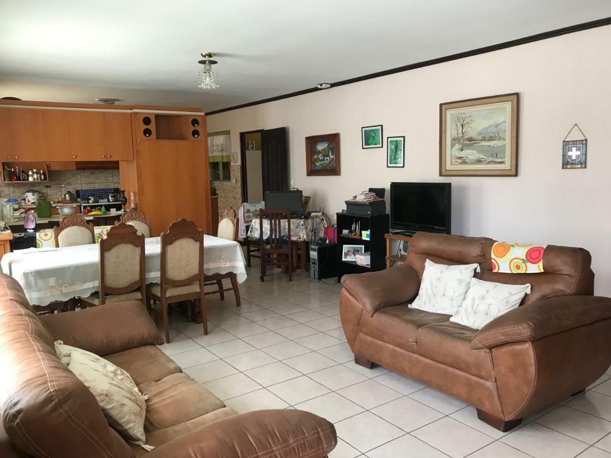 Casa Del Suizo Bed & Breakfast Desamparados  ภายนอก รูปภาพ
