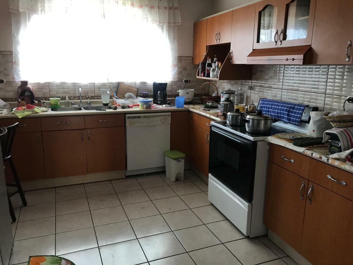 Casa Del Suizo Bed & Breakfast Desamparados  ภายนอก รูปภาพ