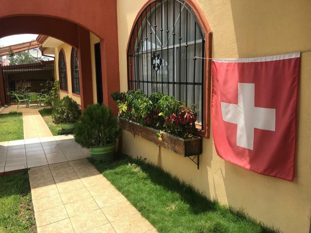 Casa Del Suizo Bed & Breakfast Desamparados  ภายนอก รูปภาพ